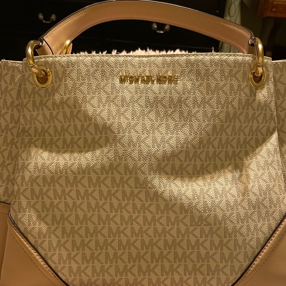 Micheal kors purse